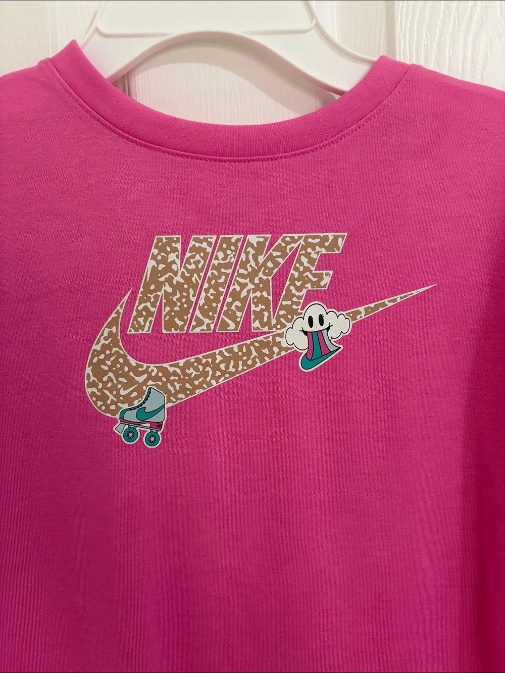 Nike Girls Pink Long Sleeve Graphic Crop Top size4